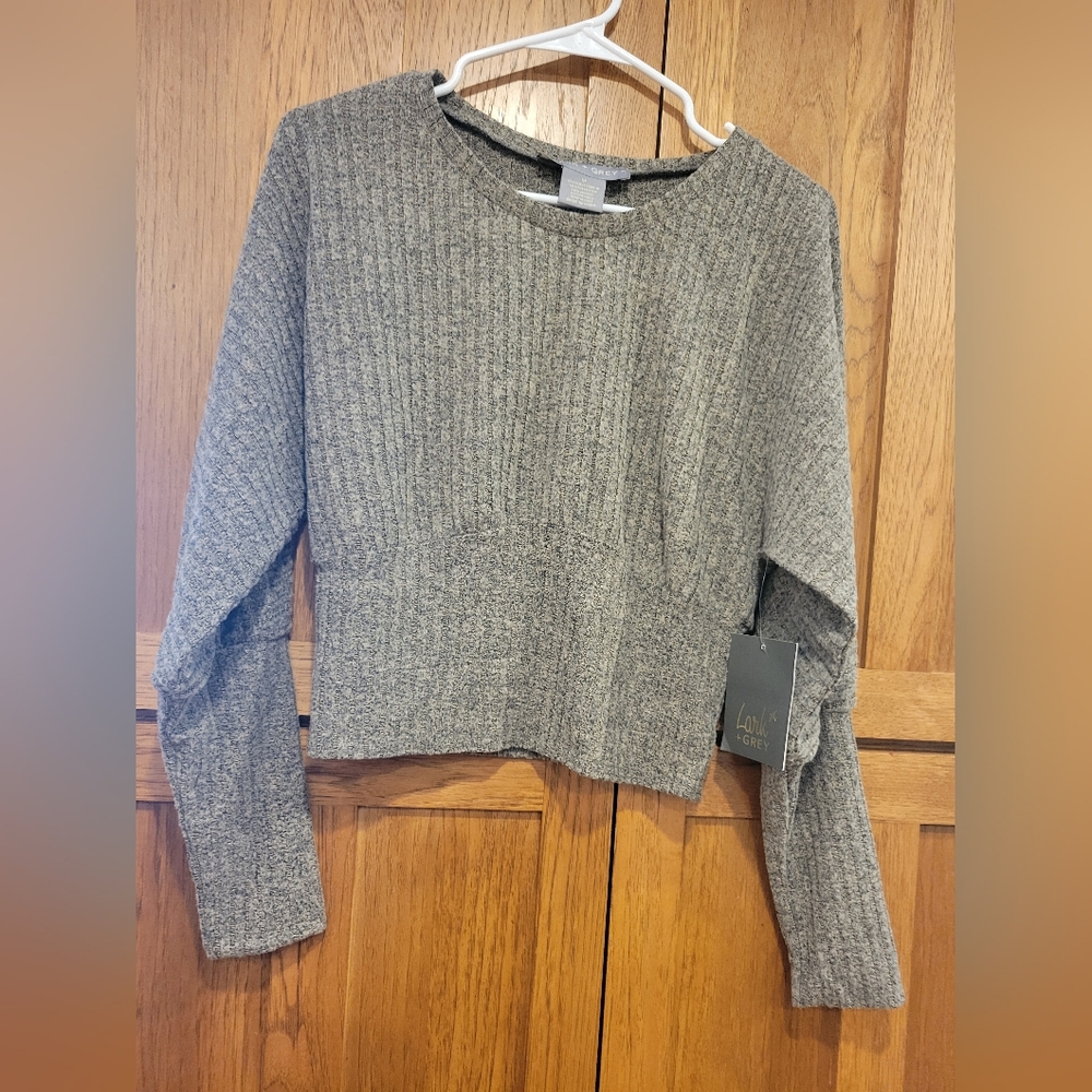 NWT Lark & Gray Cropped Sweater. Size Medium